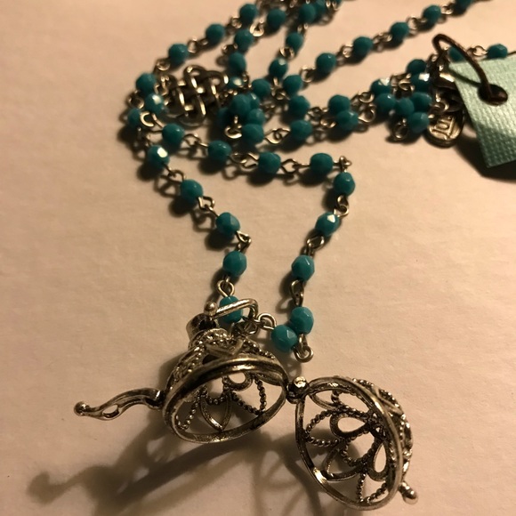 - Julio Designs Scent Diffuser Woman’s Pendant NWT - Picture 2 of 5